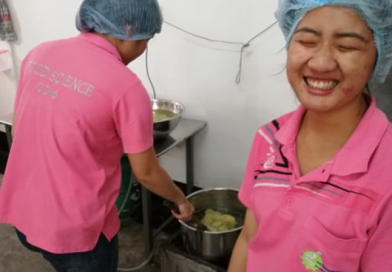 ภาพกิจกรรม โปรแกรมวิชาวิทยาศาสตร์และเทคโนโลยีการอาหาร จัดอบรมเชิงปฏิบัติการ เรื่อง การพัฒนาผลิตภัณฑ์จากข้าวและมะนาว