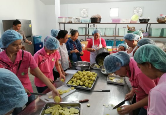 ภาพกิจกรรม โปรแกรมวิชาวิทยาศาสตร์และเทคโนโลยีการอาหาร จัดอบรมเชิงปฏิบัติการ เรื่อง การพัฒนาผลิตภัณฑ์จากข้าวและมะนาว