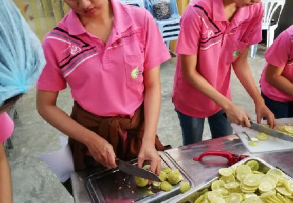 ภาพกิจกรรม โปรแกรมวิชาวิทยาศาสตร์และเทคโนโลยีการอาหาร จัดอบรมเชิงปฏิบัติการ เรื่อง การพัฒนาผลิตภัณฑ์จากข้าวและมะนาว