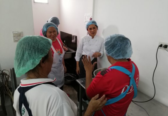 ภาพกิจกรรม โปรแกรมวิชาวิทยาศาสตร์และเทคโนโลยีการอาหาร จัดอบรมเชิงปฏิบัติการ เรื่อง การพัฒนาผลิตภัณฑ์จากข้าวและมะนาว