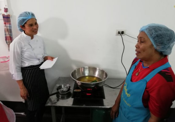 ภาพกิจกรรม โปรแกรมวิชาวิทยาศาสตร์และเทคโนโลยีการอาหาร จัดอบรมเชิงปฏิบัติการ เรื่อง การพัฒนาผลิตภัณฑ์จากข้าวและมะนาว