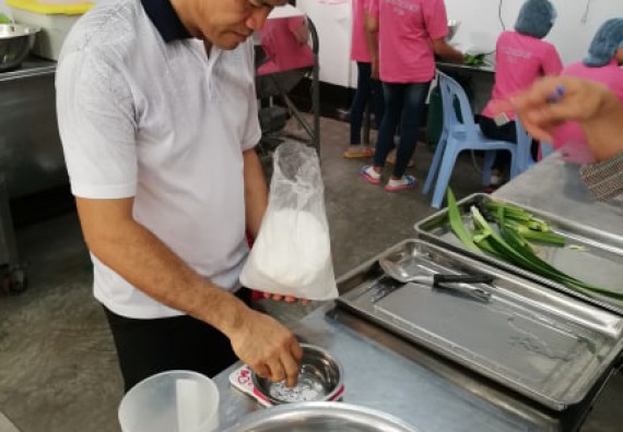 ภาพกิจกรรม โปรแกรมวิชาวิทยาศาสตร์และเทคโนโลยีการอาหาร จัดอบรมเชิงปฏิบัติการ เรื่อง การพัฒนาผลิตภัณฑ์จากข้าวและมะนาว