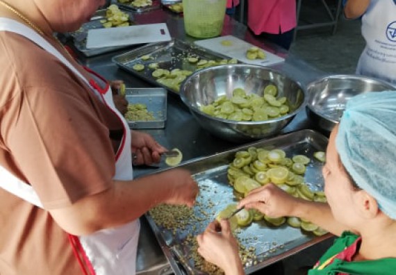 ภาพกิจกรรม โปรแกรมวิชาวิทยาศาสตร์และเทคโนโลยีการอาหาร จัดอบรมเชิงปฏิบัติการ เรื่อง การพัฒนาผลิตภัณฑ์จากข้าวและมะนาว