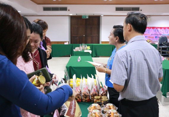 ภาพกิจกรรม คณะวิทยาศาสตร์และเทคโนโลยี เข้าร่วมประชุมสัมมนาแนวทางการยกระดับมาตรฐานผลิตภัณฑ์ชุมชนและการเพิ่มช่องทางการตลาด