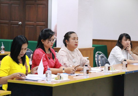 ภาพกิจกรรม คณะวิทยาศาสตร์และเทคโนโลยี เข้าร่วมประชุมสัมมนาแนวทางการยกระดับมาตรฐานผลิตภัณฑ์ชุมชนและการเพิ่มช่องทางการตลาด