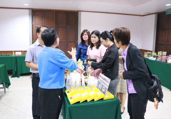 ภาพกิจกรรม คณะวิทยาศาสตร์และเทคโนโลยี เข้าร่วมประชุมสัมมนาแนวทางการยกระดับมาตรฐานผลิตภัณฑ์ชุมชนและการเพิ่มช่องทางการตลาด