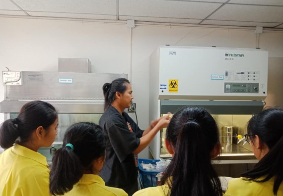 ภาพกิจกรรม โปรแกรมวิชาชีววิทยา	จัดการอบรมเชิงปฏิบัติการการเพาะเลี้ยงเนื้อเยื่อกล้วยไข่