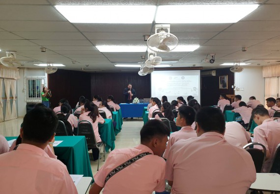 ภาพกิจกรรม โปรแกรมวิชาเคมี จัดกิจกรรมค่ายพัฒนาทักษะทางวิทยาศาสตร์ วิชาปฏิบัติการเคมี