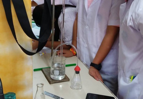 ภาพกิจกรรม โปรแกรมวิชาเคมี จัดกิจกรรมค่ายพัฒนาทักษะทางวิทยาศาสตร์ วิชาปฏิบัติการเคมี