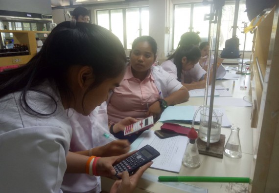 ภาพกิจกรรม โปรแกรมวิชาเคมี จัดกิจกรรมค่ายพัฒนาทักษะทางวิทยาศาสตร์ วิชาปฏิบัติการเคมี