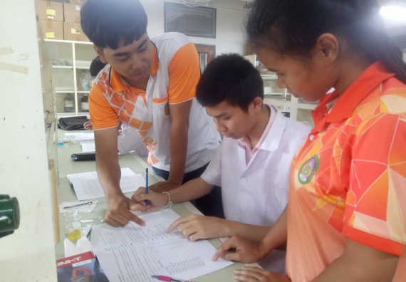 ภาพกิจกรรม โปรแกรมวิชาเคมี จัดกิจกรรมค่ายพัฒนาทักษะทางวิทยาศาสตร์ วิชาปฏิบัติการเคมี