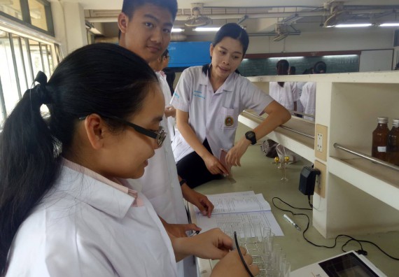 ภาพกิจกรรม โปรแกรมวิชาเคมี จัดกิจกรรมค่ายพัฒนาทักษะทางวิทยาศาสตร์ วิชาปฏิบัติการเคมี
