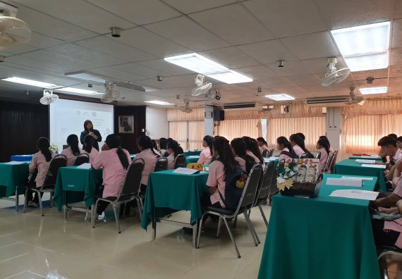 ภาพกิจกรรม โปรแกรมวิชาเคมี จัดกิจกรรมค่ายพัฒนาทักษะทางวิทยาศาสตร์ วิชาปฏิบัติการเคมี