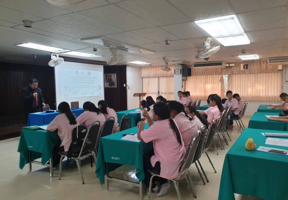 ภาพกิจกรรม โปรแกรมวิชาเคมี จัดกิจกรรมค่ายพัฒนาทักษะทางวิทยาศาสตร์ วิชาปฏิบัติการเคมี