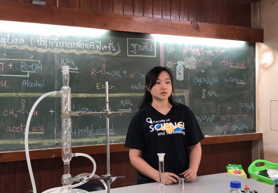 ภาพกิจกรรม โปรแกรมวิชาเคมี จัดกิจกรรมค่ายพัฒนาทักษะทางวิทยาศาสตร์ วิชาปฏิบัติการเคมี