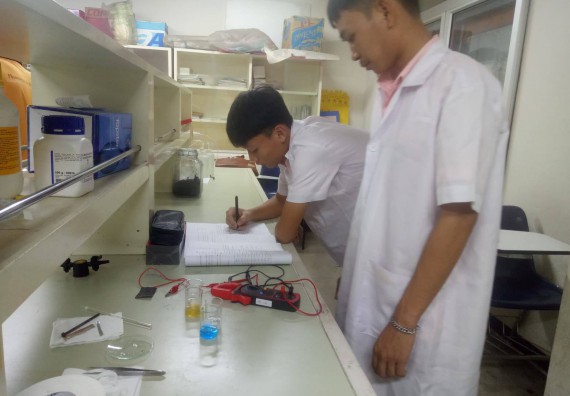 ภาพกิจกรรม โปรแกรมวิชาเคมี จัดกิจกรรมค่ายพัฒนาทักษะทางวิทยาศาสตร์ วิชาปฏิบัติการเคมี