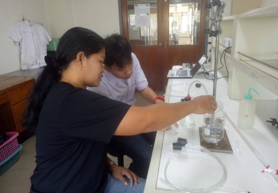 ภาพกิจกรรม โปรแกรมวิชาเคมี จัดกิจกรรมค่ายพัฒนาทักษะทางวิทยาศาสตร์ วิชาปฏิบัติการเคมี