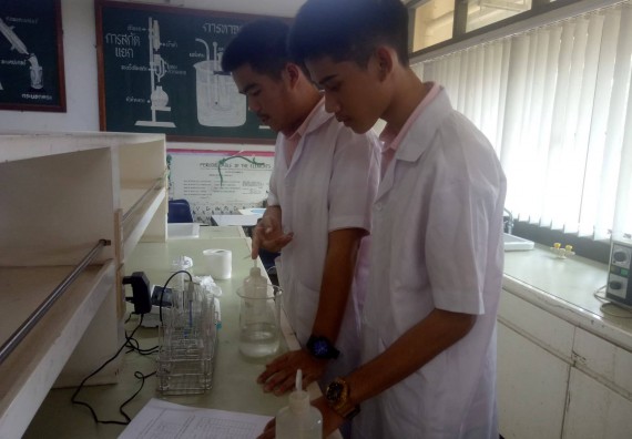 ภาพกิจกรรม โปรแกรมวิชาเคมี จัดกิจกรรมค่ายพัฒนาทักษะทางวิทยาศาสตร์ วิชาปฏิบัติการเคมี