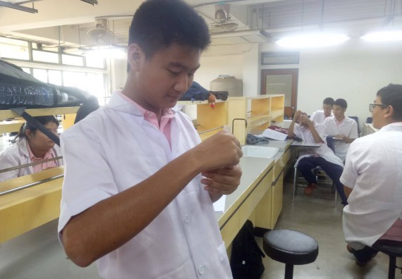 ภาพกิจกรรม โปรแกรมวิชาเคมี จัดกิจกรรมค่ายพัฒนาทักษะทางวิทยาศาสตร์ วิชาปฏิบัติการเคมี