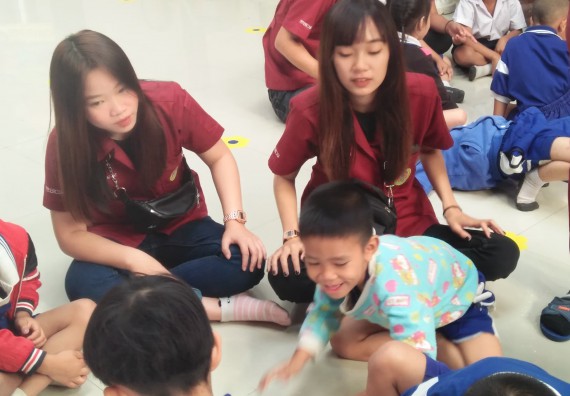 ภาพกิจกรรม โปรแกรมวิชาฟิสิกส์ จัดโครงการ Science for kids (ค่ายวิทยาศาสตร์สำหรับเด็ก)