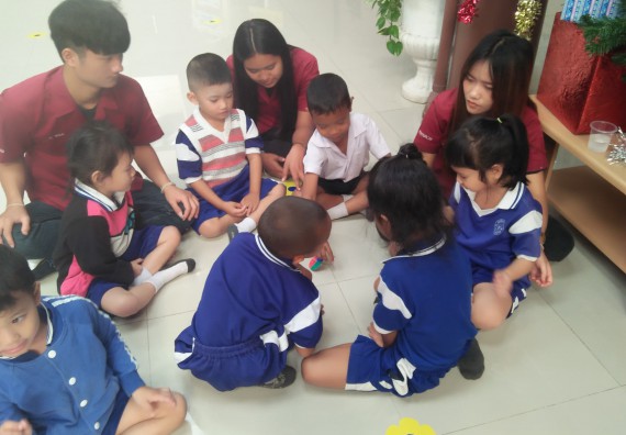 ภาพกิจกรรม โปรแกรมวิชาฟิสิกส์ จัดโครงการ Science for kids (ค่ายวิทยาศาสตร์สำหรับเด็ก)