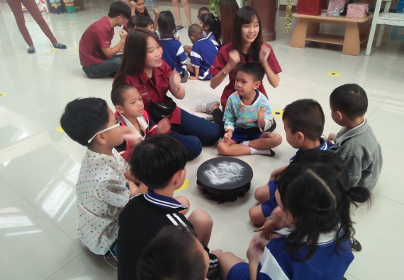 ภาพกิจกรรม โปรแกรมวิชาฟิสิกส์ จัดโครงการ Science for kids (ค่ายวิทยาศาสตร์สำหรับเด็ก)