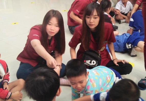 ภาพกิจกรรม โปรแกรมวิชาฟิสิกส์ จัดโครงการ Science for kids (ค่ายวิทยาศาสตร์สำหรับเด็ก)