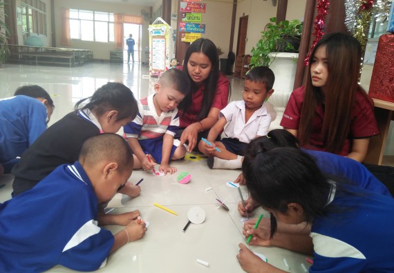 ภาพกิจกรรม โปรแกรมวิชาฟิสิกส์ จัดโครงการ Science for kids (ค่ายวิทยาศาสตร์สำหรับเด็ก)