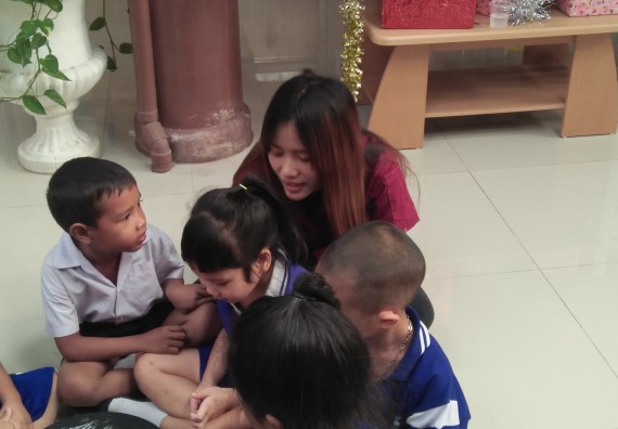 ภาพกิจกรรม โปรแกรมวิชาฟิสิกส์ จัดโครงการ Science for kids (ค่ายวิทยาศาสตร์สำหรับเด็ก)