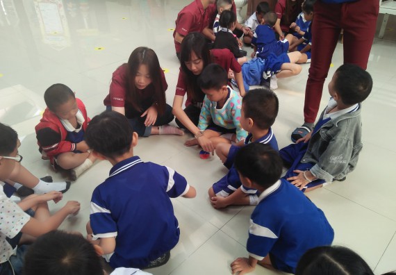 ภาพกิจกรรม โปรแกรมวิชาฟิสิกส์ จัดโครงการ Science for kids (ค่ายวิทยาศาสตร์สำหรับเด็ก)