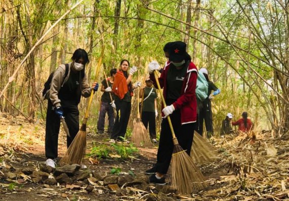 ภาพกิจกรรม โปรแกรมวิชาวิทยาศาสตร์สิ่งแวดล้อม จัดโครงการชมรมรักสิ่งแวดล้อม กิจกรรม เยาวชนอาสา รู้ รักษ์สิ่งแวดล้อม