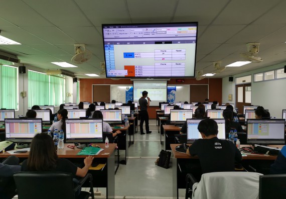 ภาพกิจกรรม คณะวิทยาศาสตร์และเทคโนโลยี จัดโครงการถ่ายทอดความรู้ด้านเทคโนโลยีสมัยใหม่สำหรับนักศึกษาระดับคณะเพื่อเตรียมความพร้อมก้าวสู่ศตวรรษที่ 21