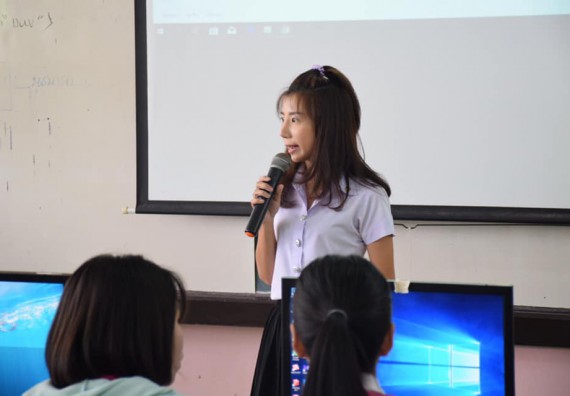 ภาพกิจกรรม โปรแกรมวิชาวิทยาการคอมพิวเตอร์ จัดอบรมเชิงปฏิบัติการ เรื่อง การนำข้อมูลหรือความรู้มาสรุปเป็นสารสนเทศในลักษณะของกราฟฟิกเพื่อการเรียนการสอน (Infographics)