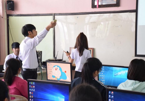 ภาพกิจกรรม โปรแกรมวิชาวิทยาการคอมพิวเตอร์ จัดอบรมเชิงปฏิบัติการ เรื่อง การนำข้อมูลหรือความรู้มาสรุปเป็นสารสนเทศในลักษณะของกราฟฟิกเพื่อการเรียนการสอน (Infographics)