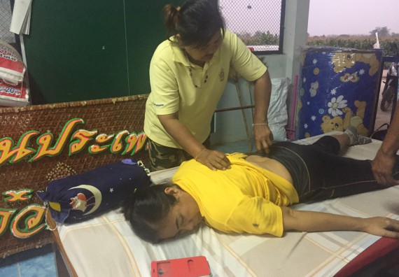 ภาพกิจกรรม ศูนย์บริการทางการแพทย์แผนไทยและการแพทย์ทางเลือก จัดกิจกรรมการดูแลสุขภาพด้วยการแพทย์ทางเลือก ครั้งที่ 4