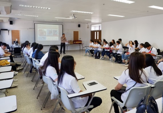 ภาพกิจกรรม โปรแกรมวิชาเคมี จัดอบรมเชิงปฏิบัติการความปลอดภัยในห้องปฏิบัติการทางเคมีสำหรับนักศึกษา ค.บ. เคมี