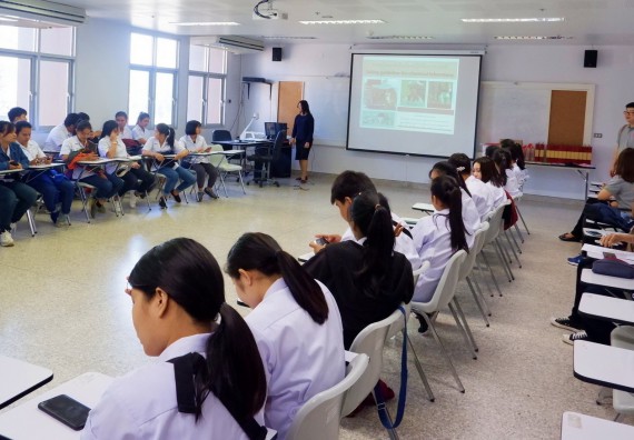 ภาพกิจกรรม โปรแกรมวิชาเคมี จัดอบรมเชิงปฏิบัติการความปลอดภัยในห้องปฏิบัติการทางเคมีสำหรับนักศึกษา ค.บ. เคมี