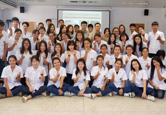 ภาพกิจกรรม โปรแกรมวิชาเคมี จัดอบรมเชิงปฏิบัติการความปลอดภัยในห้องปฏิบัติการทางเคมีสำหรับนักศึกษา ค.บ. เคมี