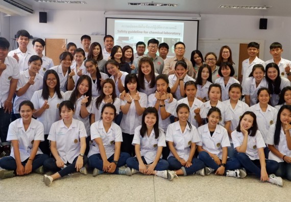ภาพกิจกรรม โปรแกรมวิชาเคมี จัดอบรมเชิงปฏิบัติการความปลอดภัยในห้องปฏิบัติการทางเคมีสำหรับนักศึกษา ค.บ. เคมี