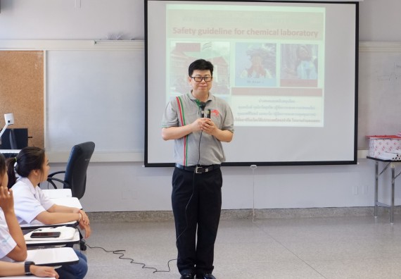 ภาพกิจกรรม โปรแกรมวิชาเคมี จัดอบรมเชิงปฏิบัติการความปลอดภัยในห้องปฏิบัติการทางเคมีสำหรับนักศึกษา ค.บ. เคมี