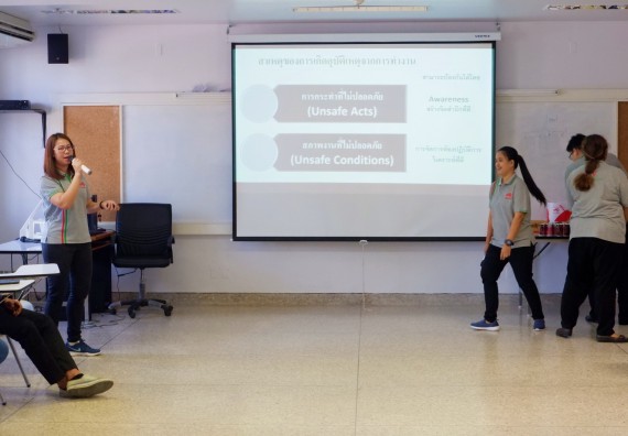 ภาพกิจกรรม โปรแกรมวิชาเคมี จัดอบรมเชิงปฏิบัติการความปลอดภัยในห้องปฏิบัติการทางเคมีสำหรับนักศึกษา ค.บ. เคมี