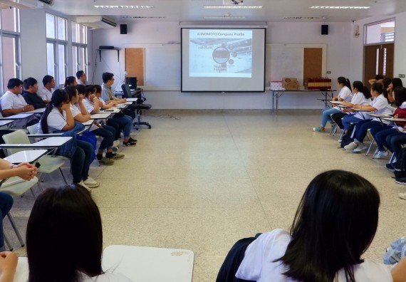 ภาพกิจกรรม โปรแกรมวิชาเคมี จัดอบรมเชิงปฏิบัติการความปลอดภัยในห้องปฏิบัติการทางเคมีสำหรับนักศึกษา ค.บ. เคมี