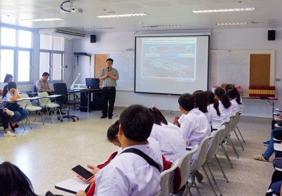 ภาพกิจกรรม โปรแกรมวิชาเคมี จัดอบรมเชิงปฏิบัติการความปลอดภัยในห้องปฏิบัติการทางเคมีสำหรับนักศึกษา ค.บ. เคมี