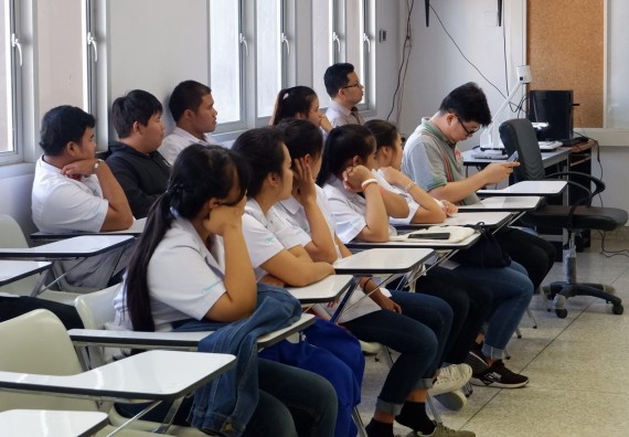 ภาพกิจกรรม โปรแกรมวิชาเคมี จัดอบรมเชิงปฏิบัติการความปลอดภัยในห้องปฏิบัติการทางเคมีสำหรับนักศึกษา ค.บ. เคมี