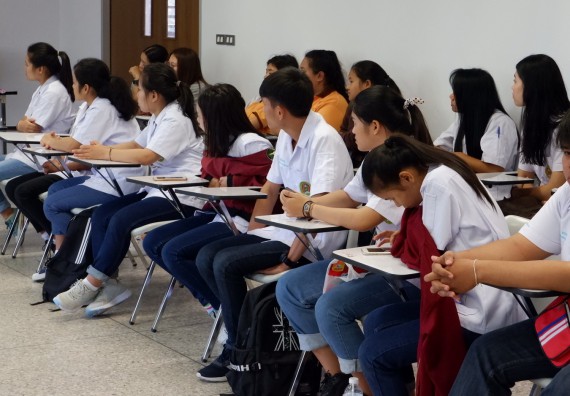 ภาพกิจกรรม โปรแกรมวิชาเคมี จัดอบรมเชิงปฏิบัติการความปลอดภัยในห้องปฏิบัติการทางเคมีสำหรับนักศึกษา ค.บ. เคมี