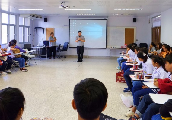 ภาพกิจกรรม โปรแกรมวิชาเคมี จัดอบรมเชิงปฏิบัติการความปลอดภัยในห้องปฏิบัติการทางเคมีสำหรับนักศึกษา ค.บ. เคมี