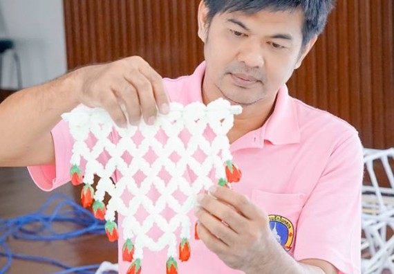 โปรแกรมวิชาวิทยาการตอมพิวเตอร์ จัดกิจกรรมการใช้คอมพิวเตอร์เพื่อสืบค้นข้อมูลการส่งเสริมอาชีพ และการทำเครื่องแขวนไทย