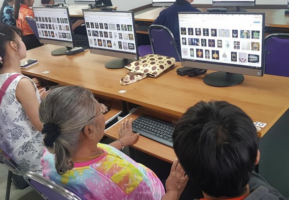 โปรแกรมวิชาวิทยาการตอมพิวเตอร์ จัดกิจกรรมการใช้คอมพิวเตอร์เพื่อสืบค้นข้อมูลการส่งเสริมอาชีพ และการทำเครื่องแขวนไทย