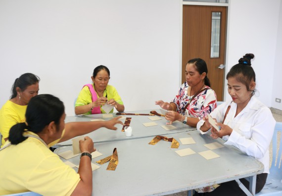 ภาพกิจกรรม  คณะวิทยาศาสตร์และเทคโนโลยี จัดกิจกรรมศึกษาดูงานและอบรมเชิงปฏิบัติการ เรื่อง การทำกระดาษจากต้นกล้วย