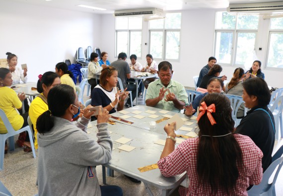 ภาพกิจกรรม  คณะวิทยาศาสตร์และเทคโนโลยี จัดกิจกรรมศึกษาดูงานและอบรมเชิงปฏิบัติการ เรื่อง การทำกระดาษจากต้นกล้วย